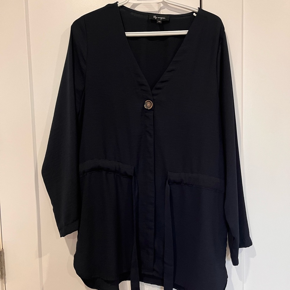 Black Long Sleeve Boxy Blouse with Buttoned Detail